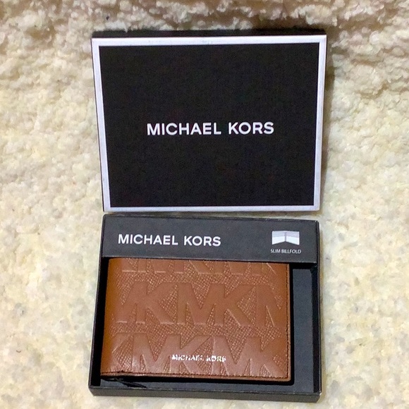 MK ANDY Slim Billfold in Luggage color. # 86S2LANF1O